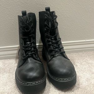 Combat boots